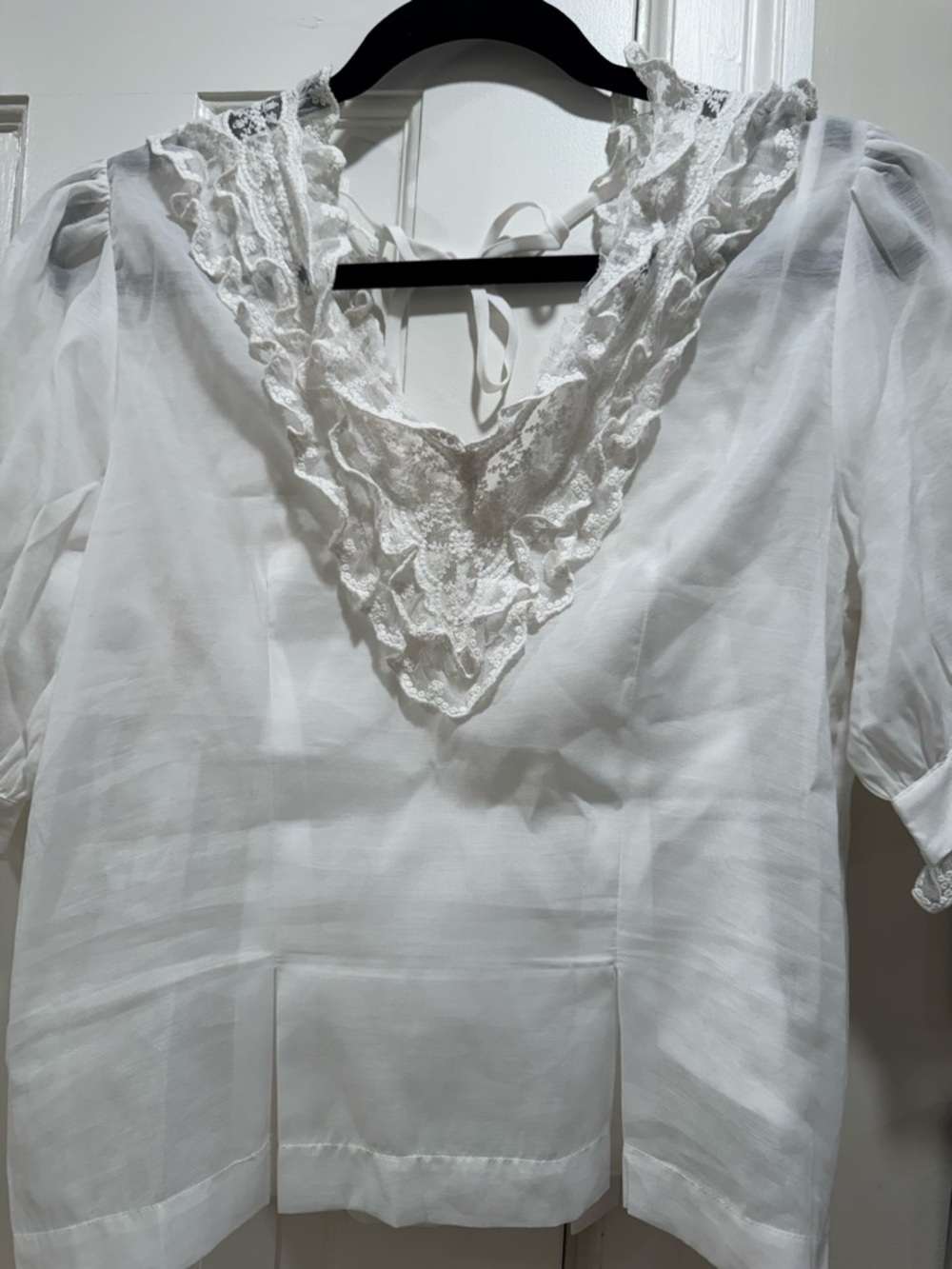 Women's White Cotton Lace V-Neck Puff Sleeve Top - Picture 2 of 10